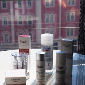 Před natáčením se Renata Mrázová nechala hýčkat produkty značky Eucerin.
