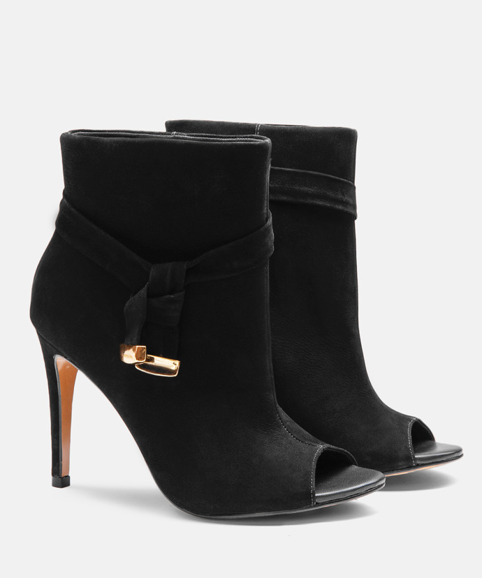 Černé boty peep toe Megan, 4690 Kč
