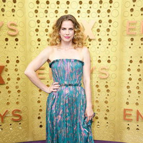herečka Anna Chlumsky v šatech z resort kolekce značky J. Mendel

Anna Chlumsky byla nominována v kategorii herečka ve vedlejší roli za seriál Viceprezident(ka) (Veep)
