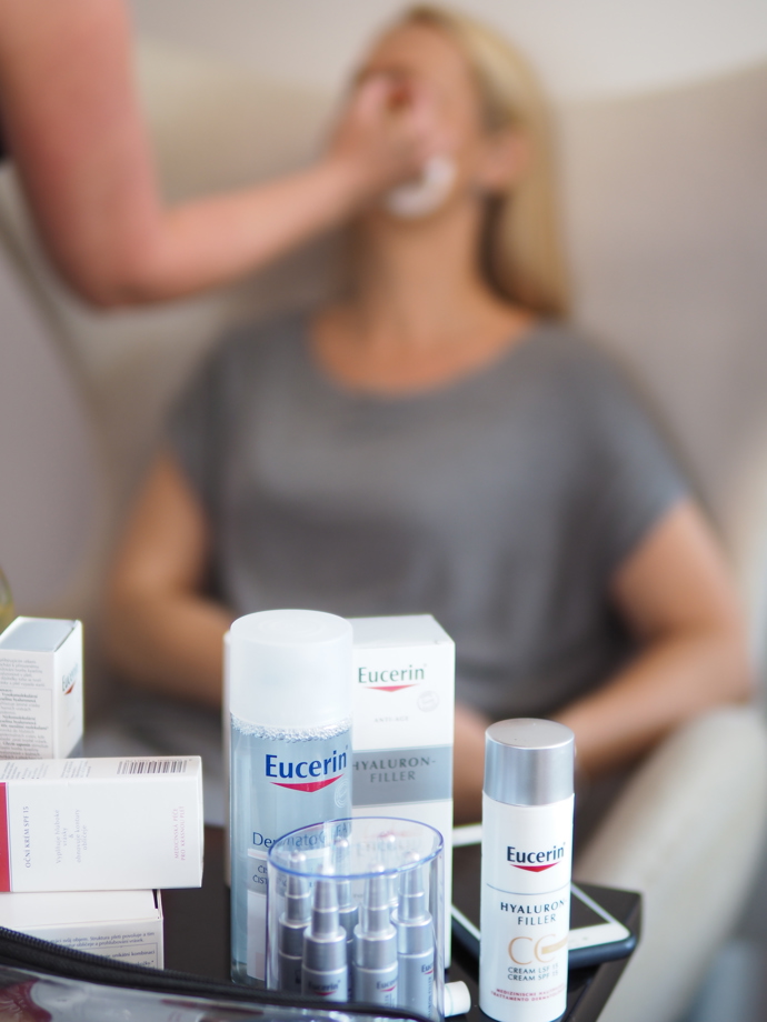 Partner projektu značka Eucerin dodala na natáčení její skvělé produkty.
Partner projektu značka Eucerin dodala na natáčení její skvělé produkty.