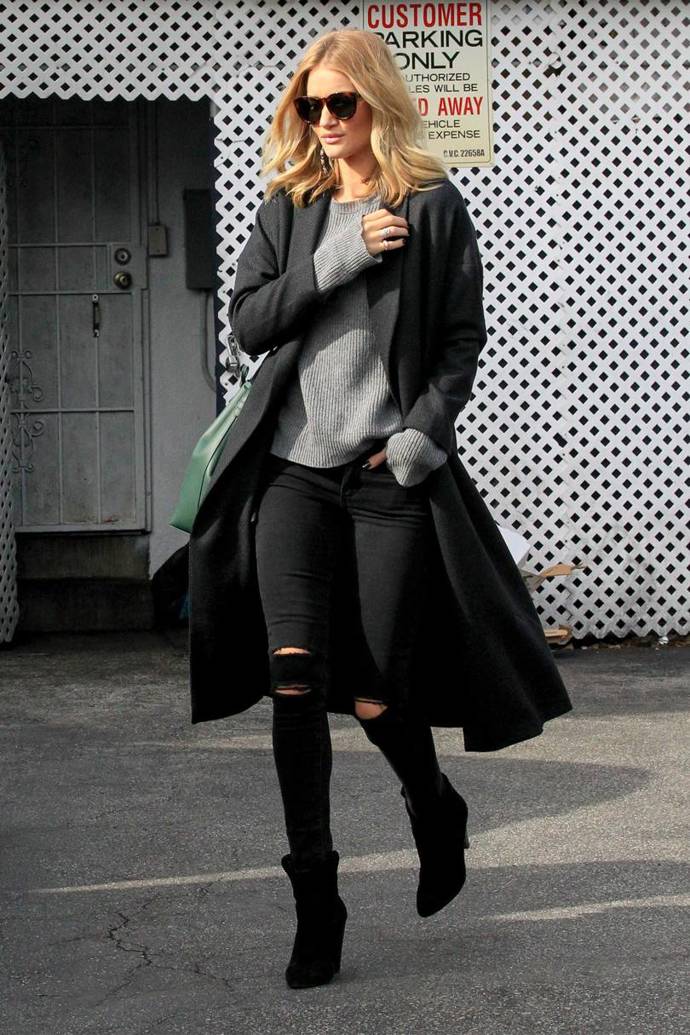 Rosie Huntington-Whiteley tentokrát v černošedé kombinaci
