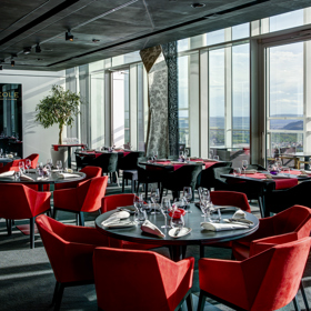5x večeře s redakcí v luxusní restauraci Aureole, jedna v hodnotě 2000 Kč
