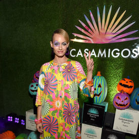 Amber Valletta v hippie kostýmu
Amber Valletta v hippie kostýmu