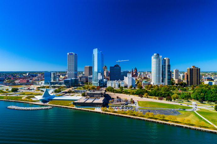 1. Milwaukee, USA
729% meziroční nárůst
Město Milwaukee se dostalo na samotný vrchol trendů. Není divu, vždyť jde o historický klenot na břehu jezera Michigan, který nabízí mnoho úžasných restaurací i fascinujících kulturních památek. Zároveň je okolí města poseto cyklostezkami, a tak turisté mohou prozkoumat i vzdálenější místa.
1. Milwaukee, USA
729% meziroční nárůst
Město Milwaukee se dostalo na samotný vrchol trendů. Není divu, vždyť jde o historický klenot na břehu jezera Michigan, který nabízí mnoho úžasných restaurací i fascinujících kulturních památek. Zároveň je okolí města poseto cyklostezkami, a tak turisté mohou prozkoumat i vzdálenější místa.