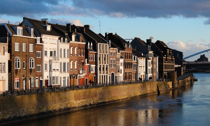 20. Maastricht, Nizozemsko
55% meziroční nárůst
Na 20. místě je Maastricht, nizozemské město s velkým množstvím historických budov. Maastricht je plný úzkých uliček, a zároveň je domovem mnoha muzeí. V březnu 2020 bude navíc hostit jeden z největších uměleckých veletrhů na světě - TEFAF Maastricht.
20. Maastricht, Nizozemsko
55% meziroční nárůst
Na 20. místě je Maastricht, nizozemské město s velkým množstvím historických budov. Maastricht je plný úzkých uliček, a zároveň je domovem mnoha muzeí. V březnu 2020 bude navíc hostit jeden z největších uměleckých veletrhů na světě - TEFAF Maastricht.