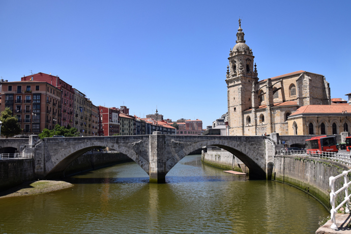 2. Bilbao, Španělsko
402% meziroční nárůst
Pokud se řekne Bilbao, pak se asi většině lidí vybaví Guggenheimovo muzeum. Byla by ale velká škoda neprozkoumat i další architektonické skvosty, které město nabízí. Baskické město je jednoduše na vzestupu, a tak není divu, že se v roce 2018 stalo Evropským městem roku.
2. Bilbao, Španělsko
402% meziroční nárůst
Pokud se řekne Bilbao, pak se asi většině lidí vybaví Guggenheimovo muzeum. Byla by ale velká škoda neprozkoumat i další architektonické skvosty, které město nabízí. Baskické město je jednoduše na vzestupu, a tak není divu, že se v roce 2018 stalo Evropským městem roku.