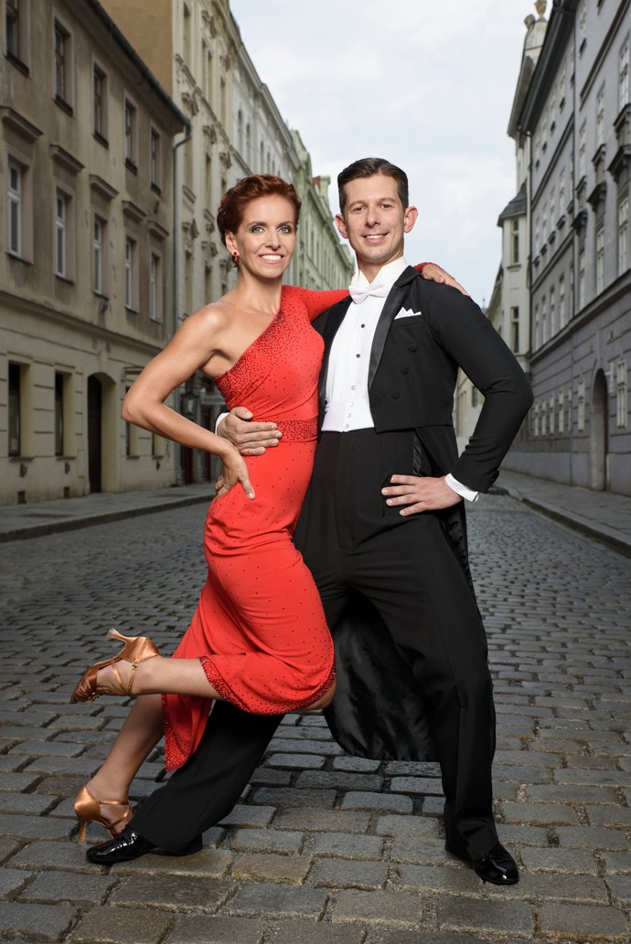 Moderátorka Nora Fridrichová a tanečník Jan Kohout.

