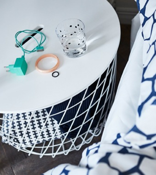 Nezapomeňte na místo, kam si návštěva večer odloží hodinky, brýle nebo šperky. Může to být třeba malý stolek nebo jen stolička. Foto: Ikea
Nezapomeňte na místo, kam si návštěva večer odloží hodinky, brýle nebo šperky. Může to být třeba malý stolek nebo jen stolička. Foto: Ikea