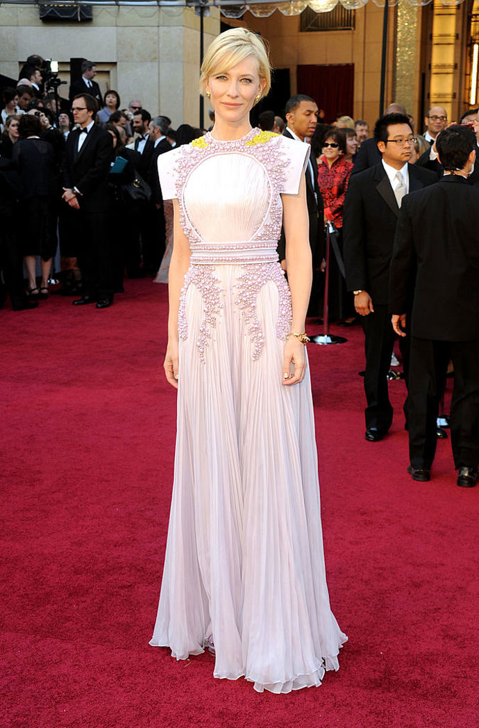 Cate Blanchett na udílení Oscarů v roce 2011 v šatech Givenchy Haute Couture
