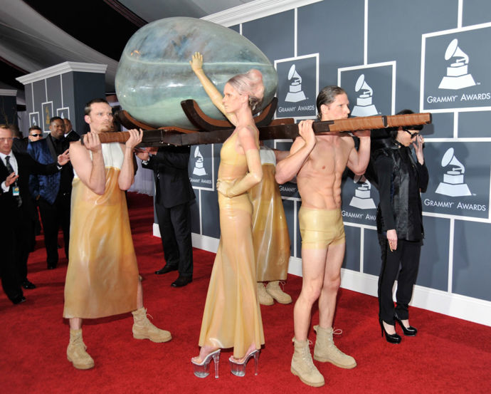 Lady Gaga na udílení cen Grammy v roce 2011

