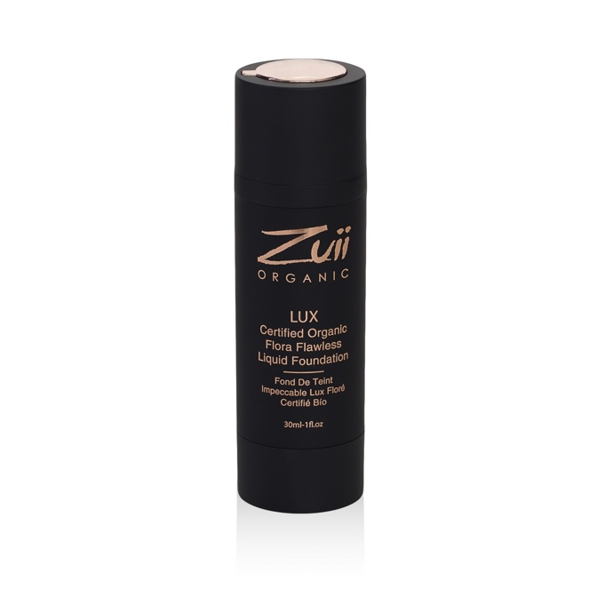 Rozjasňující make-up Zuii Lux bio Luminescent je plný exotických ingrediencí pro intenzivní hydrataci pleti a viditelný liftingový efekt. Make-up má ve složení antioxidanty a výtažky z bambusové šťávy a dalších rostlin, které pleť aktivně hydratují a přispívají k jejímu rozjasnění a viditelnému zlepšení textury i tónu (doporučená cena 1195 Kč).

