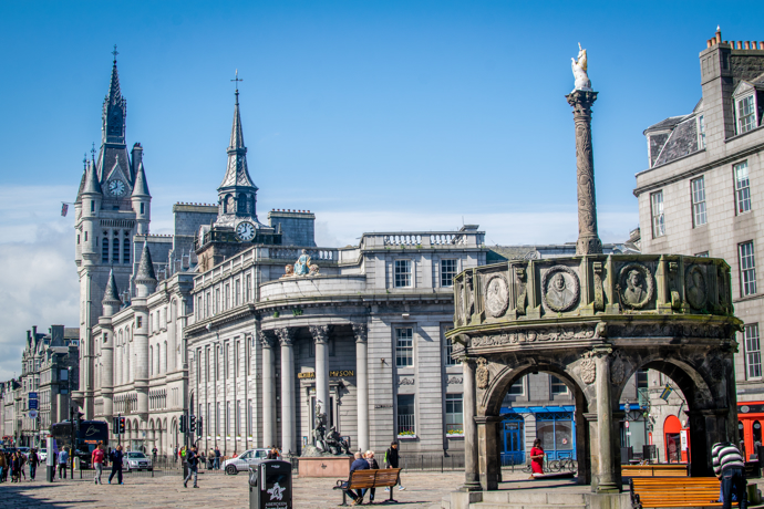13. Aberdeen, Skotsko

119% meziroční nárůst

Město, které se nachází v severovýchodním Skotsku, je známé jako žulové město díky zářícímu bílém kameni, z něhož byla velká část města postavena. Třetí největší město Skotska má rozhodně co nabídnout: od dobrého jídla, galerií a muzeí v centru, až po členité pobřežní scenérie a romantické ruiny v okolí.
