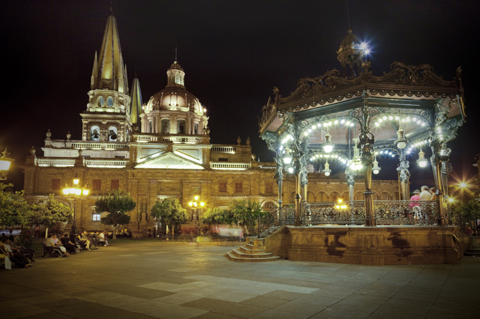 9. Guadalajara, Mexiko

158% meziroční nárůst

Druhé mexické město bývá často přehlíženo, ale pozornost se na něj zaslouženě upírá čím dál více. Je tu mnohem klidněji než v Mexico City, přesto tu mají co nabídnout - od koloniální architektury po řadu festivalů a muzeí.
