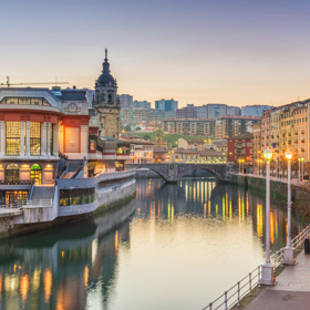 2. Bilbao, Španělsko

402% meziroční nárůst

Město je známé zejména díky Guggenheimovu muzeu, které bylo otevřeno v roce 1997. Od té doby je baskické město na vzestupu a loni dokonce získalo získalo cenu Evropské město roku. Čekají vás tu nezapomenutelná panorámata města a dechberoucí architektura.
