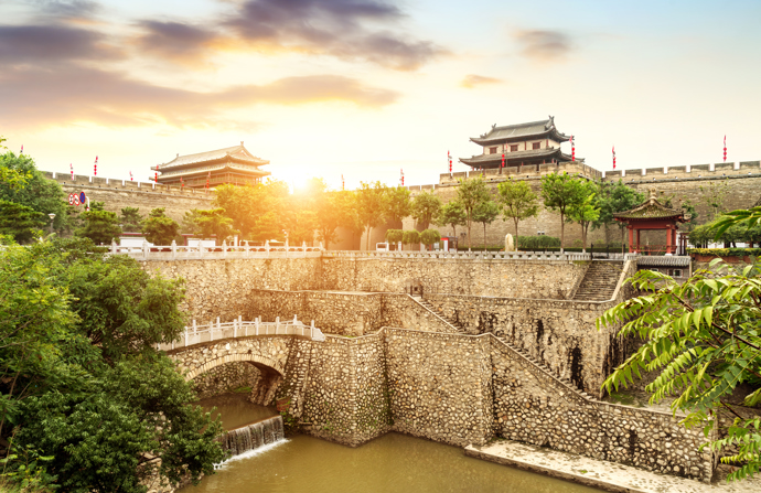 6. Xi'an, Čína

255% meziroční nárůst

Xi'an, často uváděný jako místo zrodu čínské civilizace, je známý hlavně jako domov terakotových válečníků. Dnes je hlavním městem čínské západní provincie Shaanxi a díky mnoha památkám získalo přezdívku „Čínské venkovní muzeum“.
