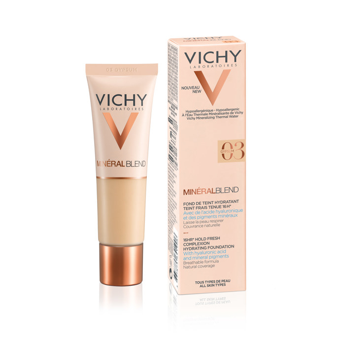 Přirozeně krycí hydratační make-up na vodní bázi Minéral Blend od Vichy obsahuje mineralizující termální vodu, kyselinu hyaluronovou a minerální pigmenty, díky čemuž dokáže přirozeně zakrýt nedokonalosti pleti a zároveň pleť může „dýchat“ (doporučená cena 399 Kč). 
