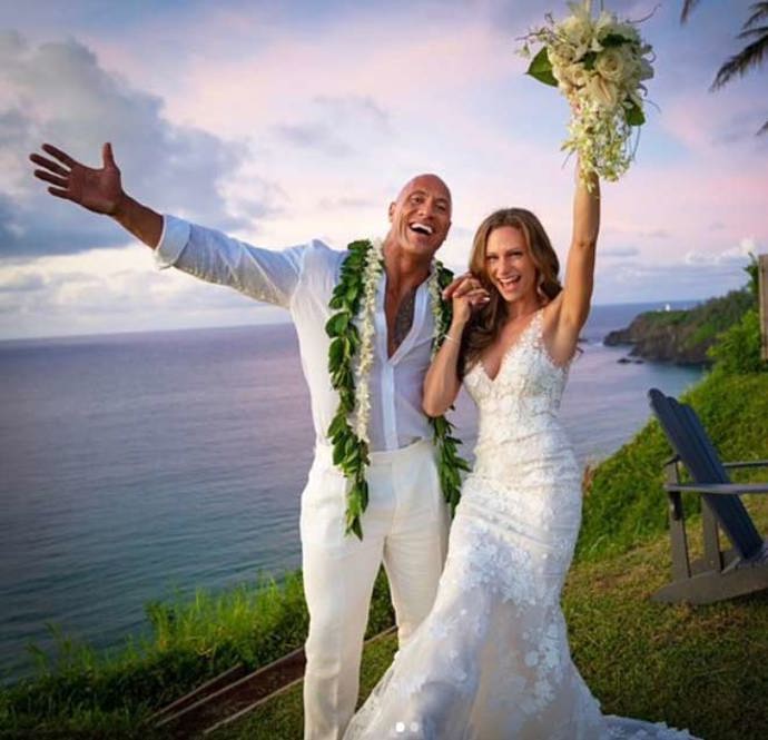  Dwayne "The Rock" Johnson a Lauren Hashian
