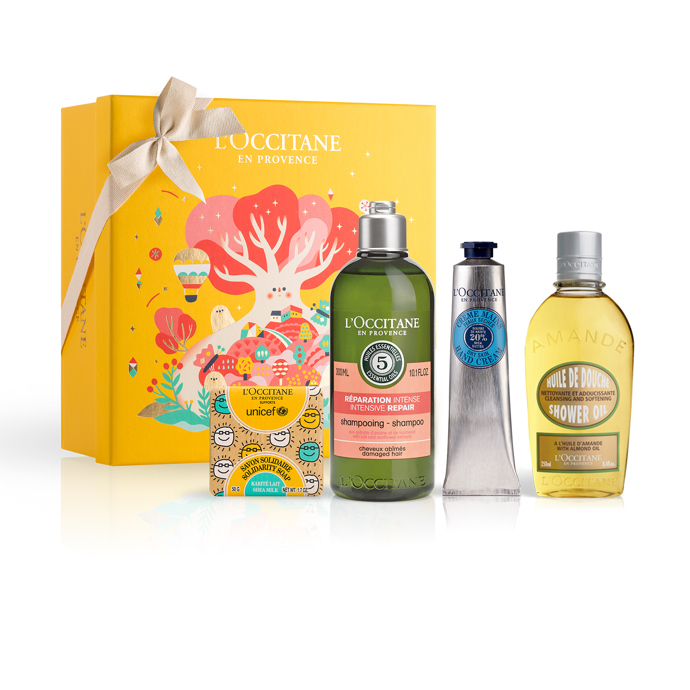 Tato sada je plná voňavých bestsellerů od L'Occitane: Sprchový olej Mandle, krém na ruce Bambucké máslo, šampón na suché a poškozené vlasy a charitativní mýdlo na podporu UNICEF Bambucké máslo (1490 Kč).
Tato sada je plná voňavých bestsellerů od L'Occitane: Sprchový olej Mandle, krém na ruce Bambucké máslo, šampón na suché a poškozené vlasy a charitativní mýdlo na podporu UNICEF Bambucké máslo (1490 Kč).