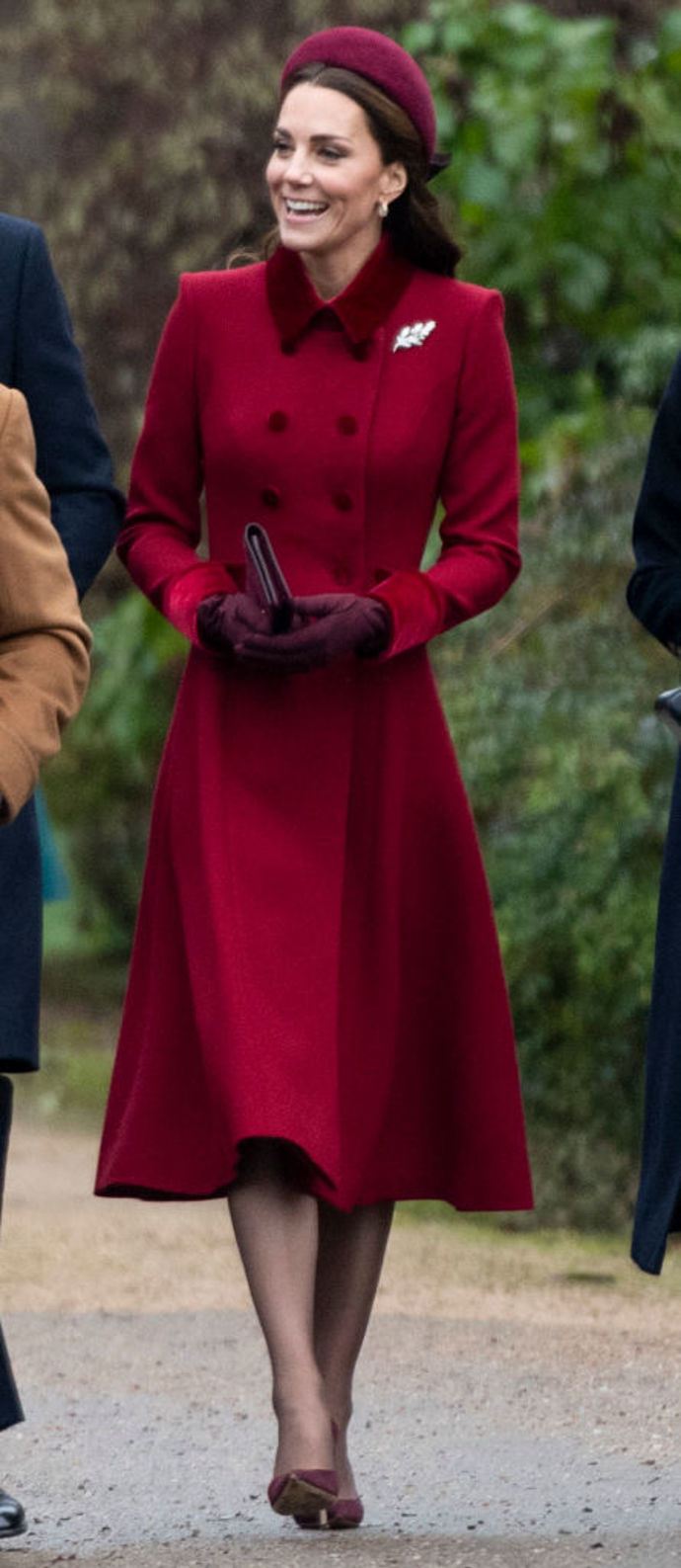 V roce 2018 oblékla princezna z Walesu vínové kabátové šaty se sametovým límcem od své oblíbené návrhářky Catherine Walker, které zkombinovala s kloboučkem v retro stylu od Jane Corbett.
