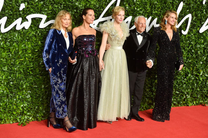 Giorgio Armani společně s Cate Blanchett, Julií Roberts, Lauren Hutton a Robertou Armani
Giorgio Armani společně s Cate Blanchett, Julií Roberts, Lauren Hutton a Robertou Armani