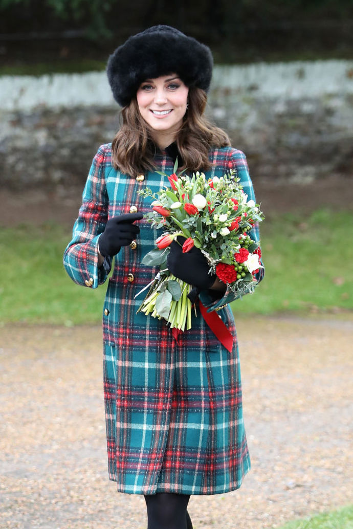 Kate a její oblíbený tartanový vzor, tentokrát v roce 2017, kdy čekala prince Louise.
