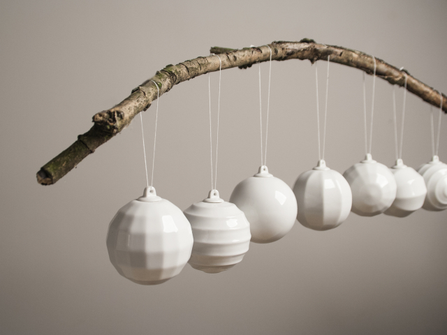 Porcelánové ozdoby od designérské skupiny Nalejto.
Porcelánové ozdoby od designérské skupiny Nalejto.