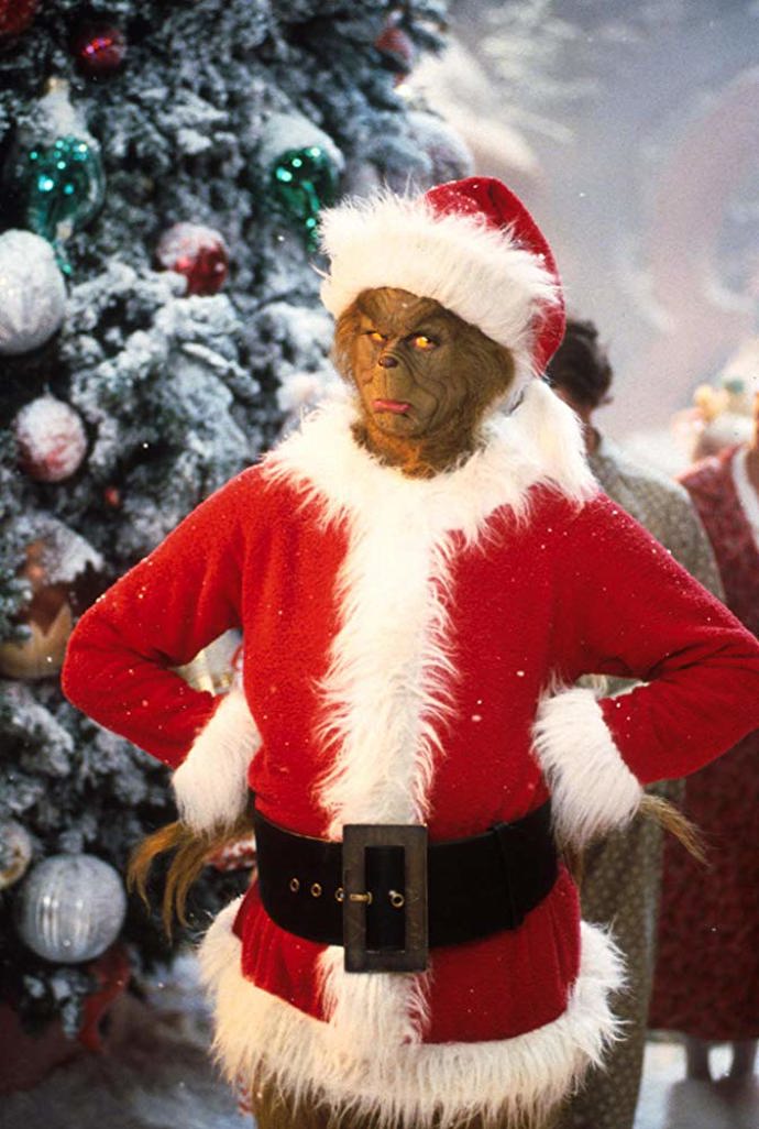 Grinch
Přišel na svět stejně, jako všichni Kdovíci z městečka Kdosice. Jedné chladné noci přistál ve svém parapleštníčku na prahu dvou dobromyslných sester, Růži a Kláry. Ujaly se ho s láskou, přestože už od první chvíle tušily, že se od ostatních kdosických mrňat liší. V osmi letech Grinchovi narostly vousy a chlupy, navíc nazelenalé, a jeho vrstevníci ho provázeli výsměchem snad na každém kroku. Tehdy, v předvánočním čase, opustil domov, zanevřel na všechny, odmítl slavit Vánoce, které jsou pro obyvatele Kdosic téměř posvátné, a usadil se v hluboké jeskyni, vysoko nad městem. Od té doby je už po léta pro všechny Kdovíky i Kdovinky hotovou noční můrou. Změní se to? Pochopí i Grinch, o čem jsou Vánoce?
Grinch
Přišel na svět stejně, jako všichni Kdovíci z městečka Kdosice. Jedné chladné noci přistál ve svém parapleštníčku na prahu dvou dobromyslných sester, Růži a Kláry. Ujaly se ho s láskou, přestože už od první chvíle tušily, že se od ostatních kdosických mrňat liší. V osmi letech Grinchovi narostly vousy a chlupy, navíc nazelenalé, a jeho vrstevníci ho provázeli výsměchem snad na každém kroku. Tehdy, v předvánočním čase, opustil domov, zanevřel na všechny, odmítl slavit Vánoce, které jsou pro obyvatele Kdosic téměř posvátné, a usadil se v hluboké jeskyni, vysoko nad městem. Od té doby je už po léta pro všechny Kdovíky i Kdovinky hotovou noční můrou. Změní se to? Pochopí i Grinch, o čem jsou Vánoce?