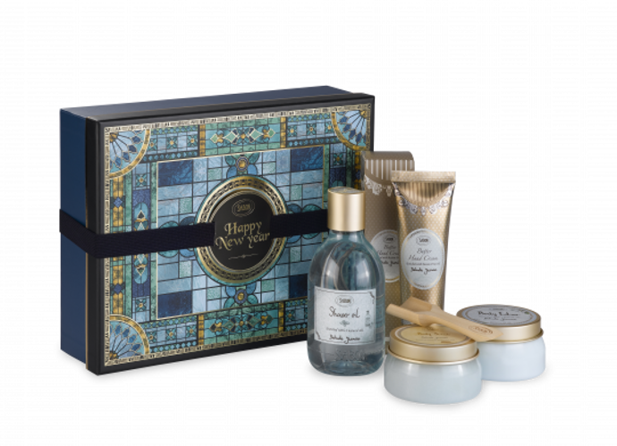 Dárková sada Zářivý Jasmín Sabon
Luxusně balená a orientem inspirovaná sada obsahuje: Tělový peeling 200g, tělové mléko 140ml, sprchový olej 300ml, máslový krém na ruce 75ml a dřevěnou lžíce.
Cena: 1550 Kč, prodává Sabon
Dárková sada Zářivý Jasmín Sabon
Luxusně balená a orientem inspirovaná sada obsahuje: Tělový peeling 200g, tělové mléko 140ml, sprchový olej 300ml, máslový krém na ruce 75ml a dřevěnou lžíce.
Cena: 1550 Kč, prodává Sabon