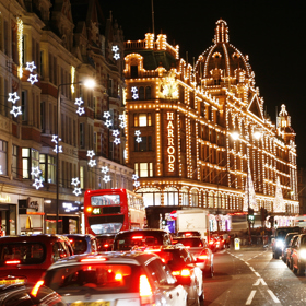 Slavný harrods funguje už od roku 1849 a patří mezi nejluxusnější obchodní domy na světě.
