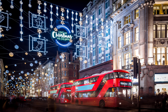Procházka po oxford street je jako výprava do jiné, kouzelné krajiny.

