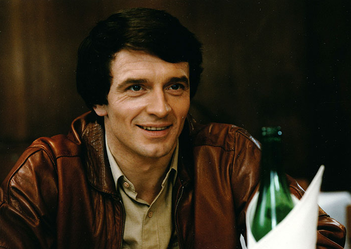 Vlastimil Harapes dlouholetý sólista baletu Národního divadla v Praze a umělecký ředitel Mezinárodní konzervatoře Praha. Proslavily ho především herecké role v českých snímcích - např. Markéta Lazarová režiséra Františka Vláčila nebo Jak vytrhnout velrybě stoličku režisérky Marie Poledňákové.
