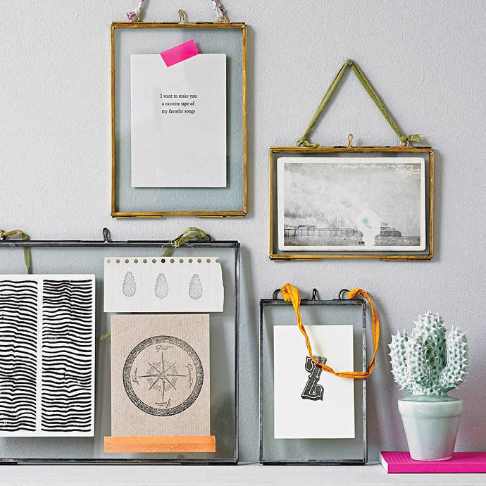 Výhodou skleněných kovových rámu je jejich nadčasovost a to, že se hodí do jakkoli pojatého interiéru. Foto: bellahomestaging.net
Výhodou skleněných kovových rámu je jejich nadčasovost a to, že se hodí do jakkoli pojatého interiéru. Foto: bellahomestaging.net
