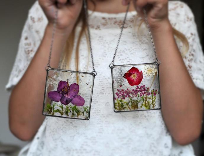 Když dodržíte správný postup, ani po usušení neztratí květiny svou živou barvu. Foto: etsy.com
Když dodržíte správný postup, ani po usušení neztratí květiny svou živou barvu. Foto: etsy.com