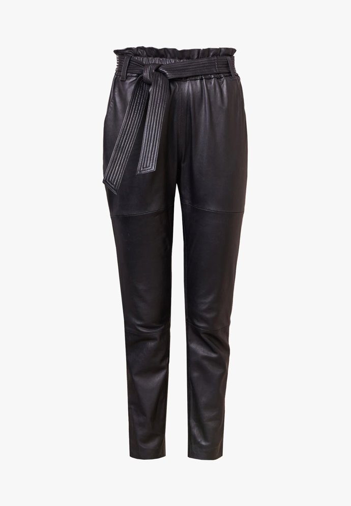 Designers Remix (prodává Zalando.cz), 10 490 Kč
