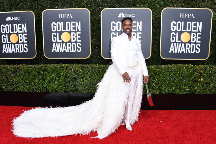 Billy Porter opět v originálním outfitu doplněném psaníčkém Emm Kuo, botami Jimmy Choo a šperky Tiffany & Co.
