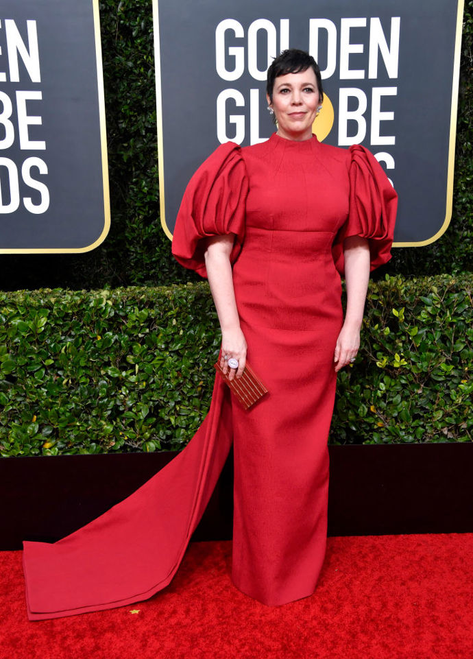 Olivia Colman v šatech Emilia Wickstead a špercích Chopard
