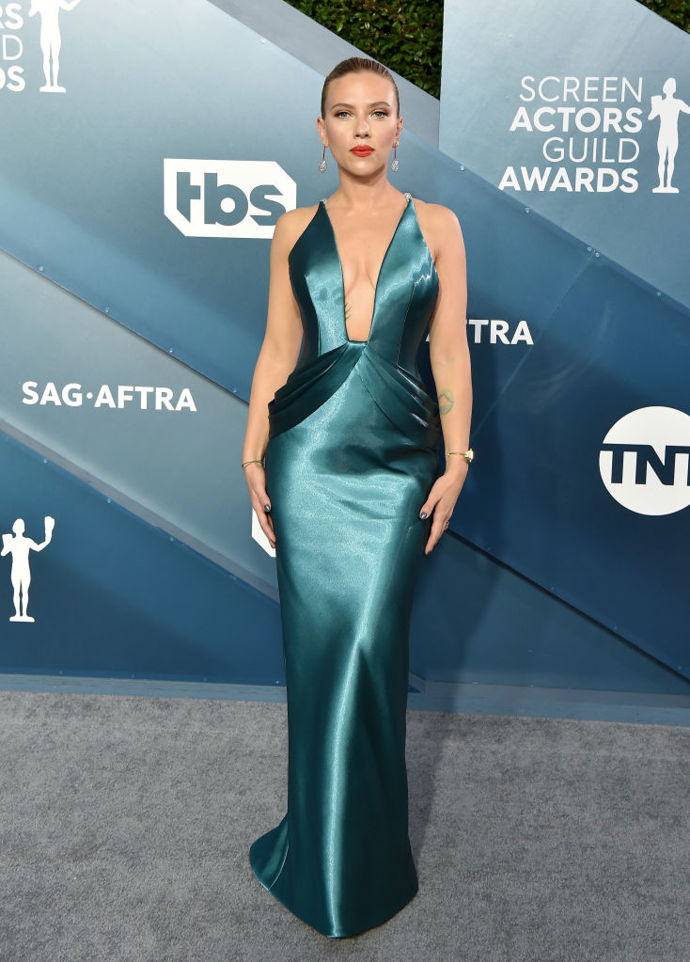 Scarlett Johansson v šatech Armani Privé
