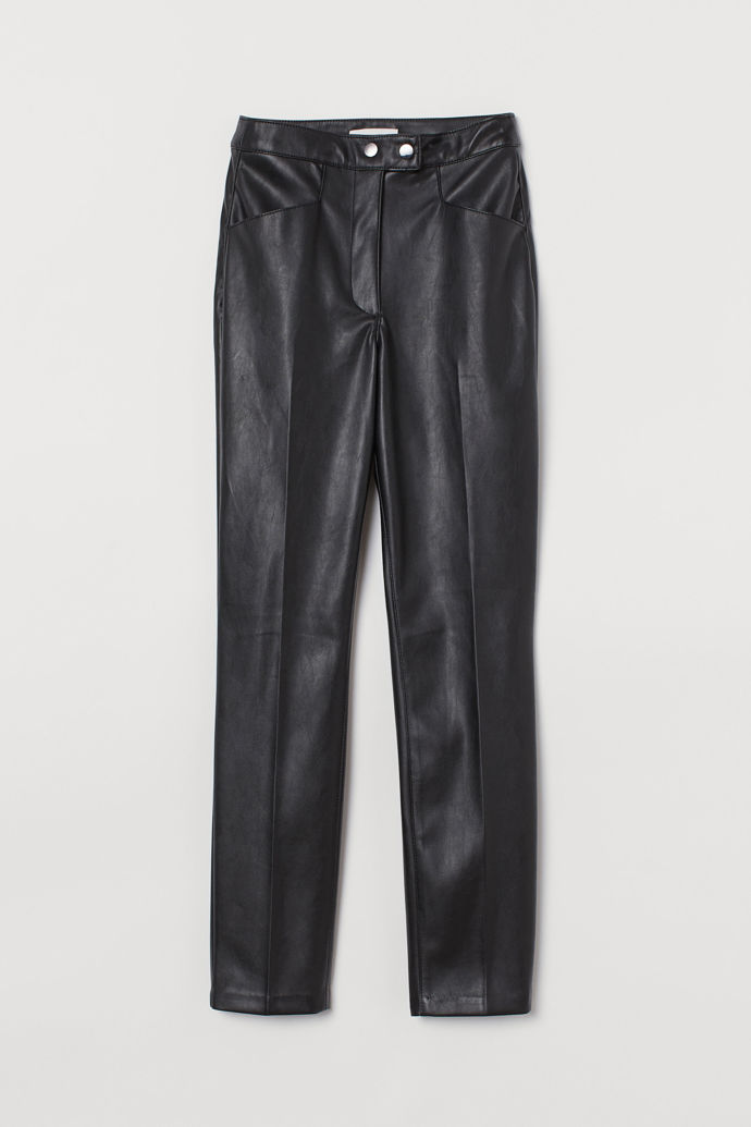 H&M, 699 Kč
