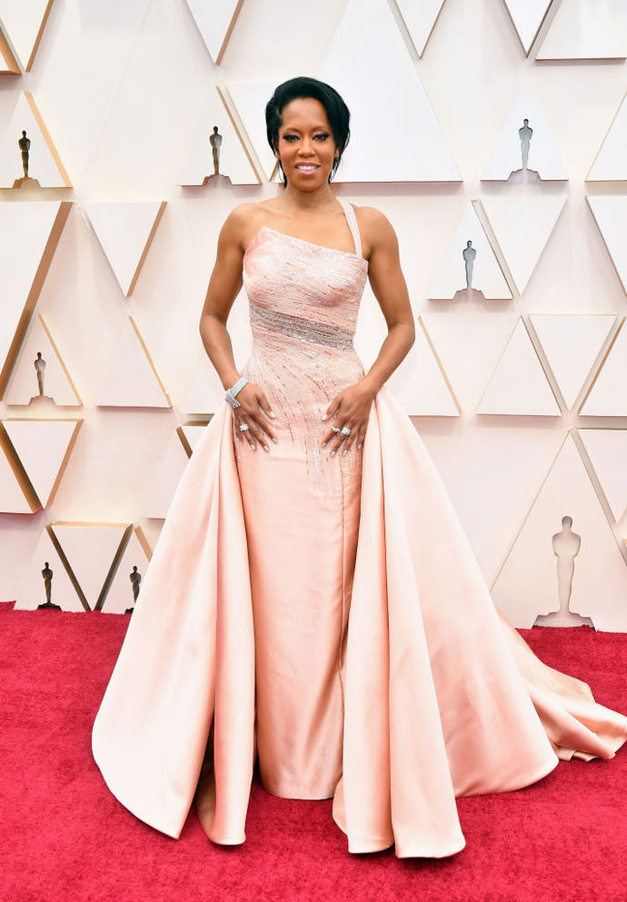 Regina King v šatech Versace

