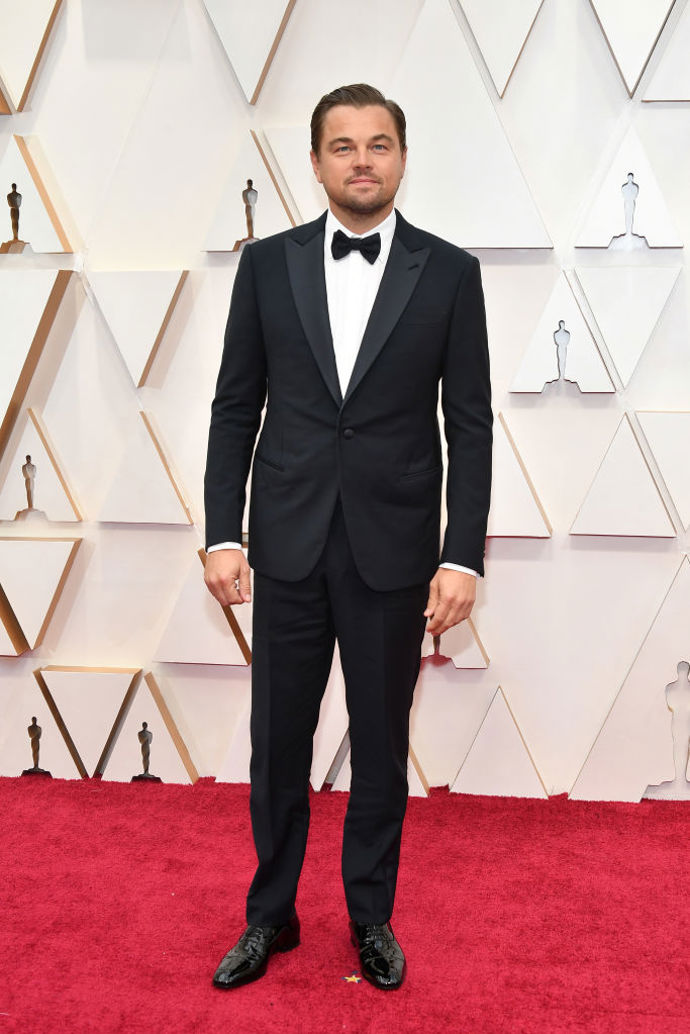 Leonardo DiCaprio doplnil oblek botami Christian Louboutin a šperky David Yurman
