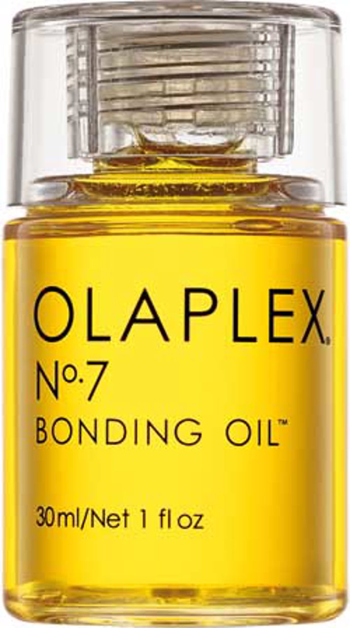 Olej na obnovu a posílení poškozených vlasů (Olaplex, 799 Kč).
Olej na obnovu a posílení poškozených vlasů (Olaplex, 799 Kč).