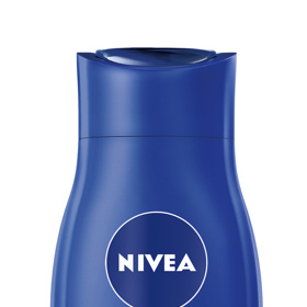 Šampon pro regeneraci normálních vlasů (Nivea, 80 Kč).
