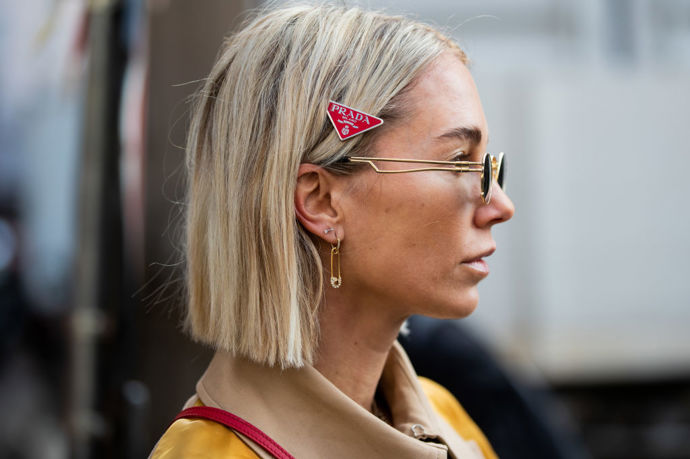 Blogerka Karin Teigl ozdobila své blond mikádo sponkou Prada
Blogerka Karin Teigl ozdobila své blond mikádo sponkou Prada