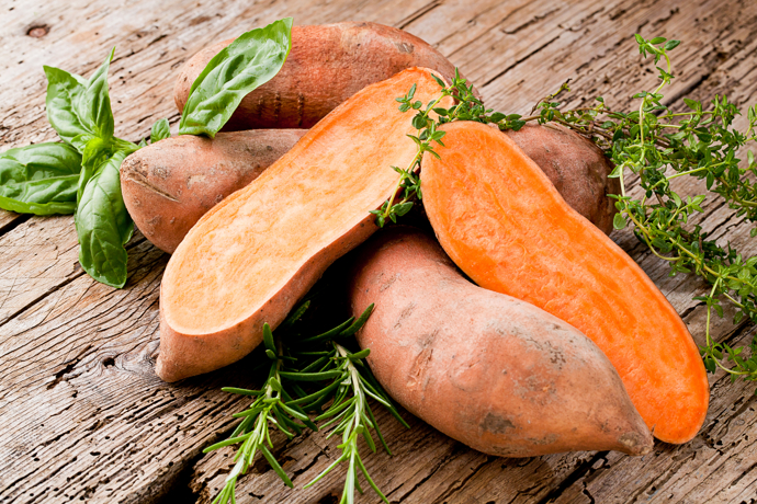 Vyměňte klasické brambory za batáty a vaše tělo vám poděkuje. Jsou výborným zdrojem vitaminu C a také obsahují vitamin B6, který hraje podstatnou roli při "výrobě" serotoninu, tedy hormonu štěstí.
Vyměňte klasické brambory za batáty a vaše tělo vám poděkuje. Jsou výborným zdrojem vitaminu C a také obsahují vitamin B6, který hraje podstatnou roli při "výrobě" serotoninu, tedy hormonu štěstí.