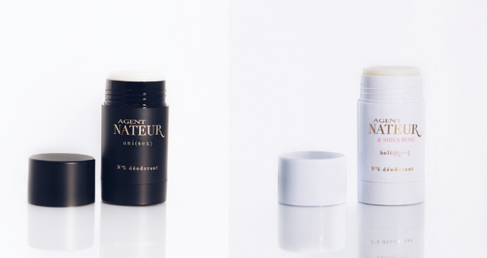 Že deodorant nemůže být sexy záležitost? Pak jste nenarazili na ty od Agent Nateur. Značka si zakládá na tom, že ve svých produktech používá pouze přírodní ingredience z Evropy a od malých amerických dodavatelů. Deodoranty jsou vyráběné bez geneticky upravených ingrediencí a jsou tak vhodné i pro nejcitlivější pokožku.

Fotka zleva: UNI (SEX) NO. 5 unisex deodorant, 650 Kč; HOLI (ROSE) N4 deodorant s růží, 750 Kč, prodává Byssine
