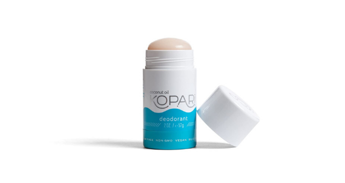 Kokosová láska! Deodorant Kopari využívá celý kokos - od kokosového mléka po slupku. Krásně voní, lehce se nanáší a nezanechává nepříjemný zápach v podpaží ani na oblečení. 100% rostlinné složení bez chemikálií si okamžitě zamilujete.

13 liber, prodává Cult Beauty 
