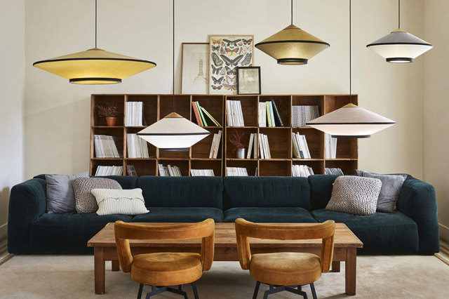 Kvalitní svítidla a promyšlený „světelný design" interiérů jsou v dnešní době stále více důležité. Proto Le Patio nabízí svítidla různých typů – od závěsných přes stojací, stolní až nástěnné. Vybrat si můžete z více jak desítky autorských i designérských značek z celého světa. 
