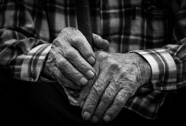 „Všechno dobrý“, vzkazuje Komárkova nadace seniorům