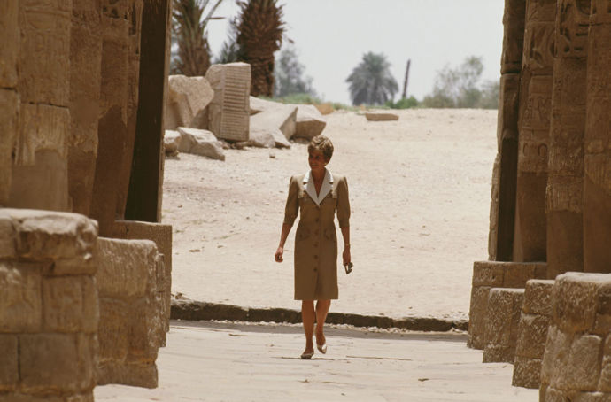 Šaty s knoflíky

Egypt, 1992

