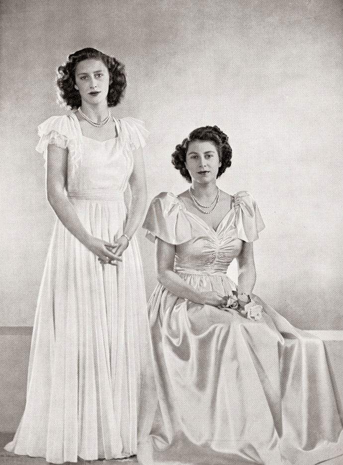 Princezna Margaret a princezna Alžběta na snímku z roku 1946.
